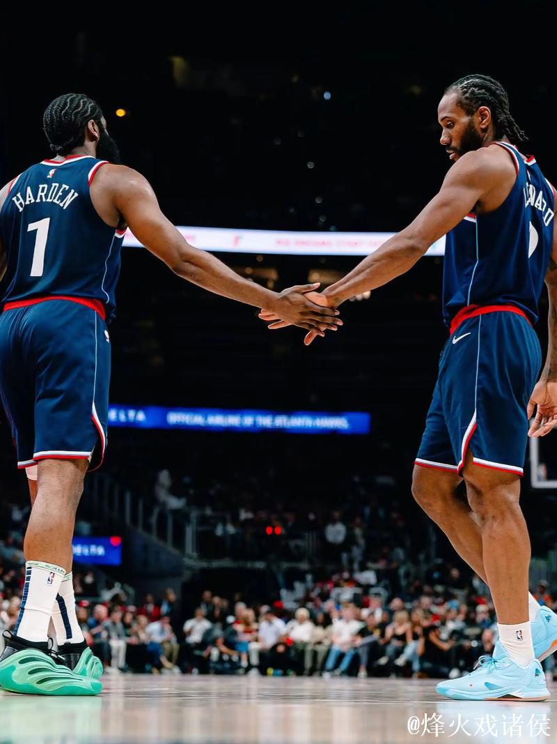 莱昂纳德26+8 哈登19分 快船上演19分大逆转击败残阵活塞 莱昂纳德26+8 哈登19分 快船上演19分大逆转击败残阵活塞